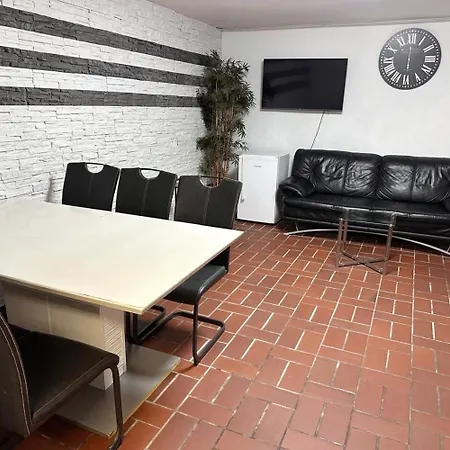 Monteurwohnung In Bei Koeln Хюрт