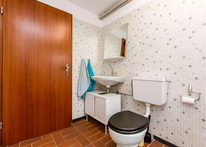 Monteurwohnung In Bei Koeln * 胡尔特